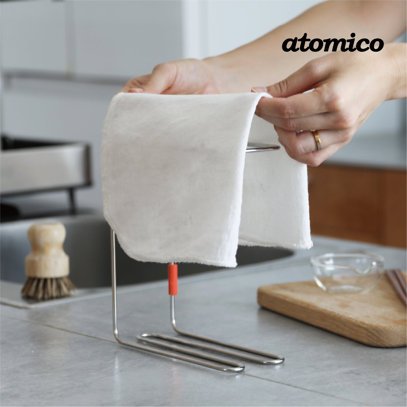 <span style="display:block; text-align:center;">atomico<br>ふきんスタンド</span>