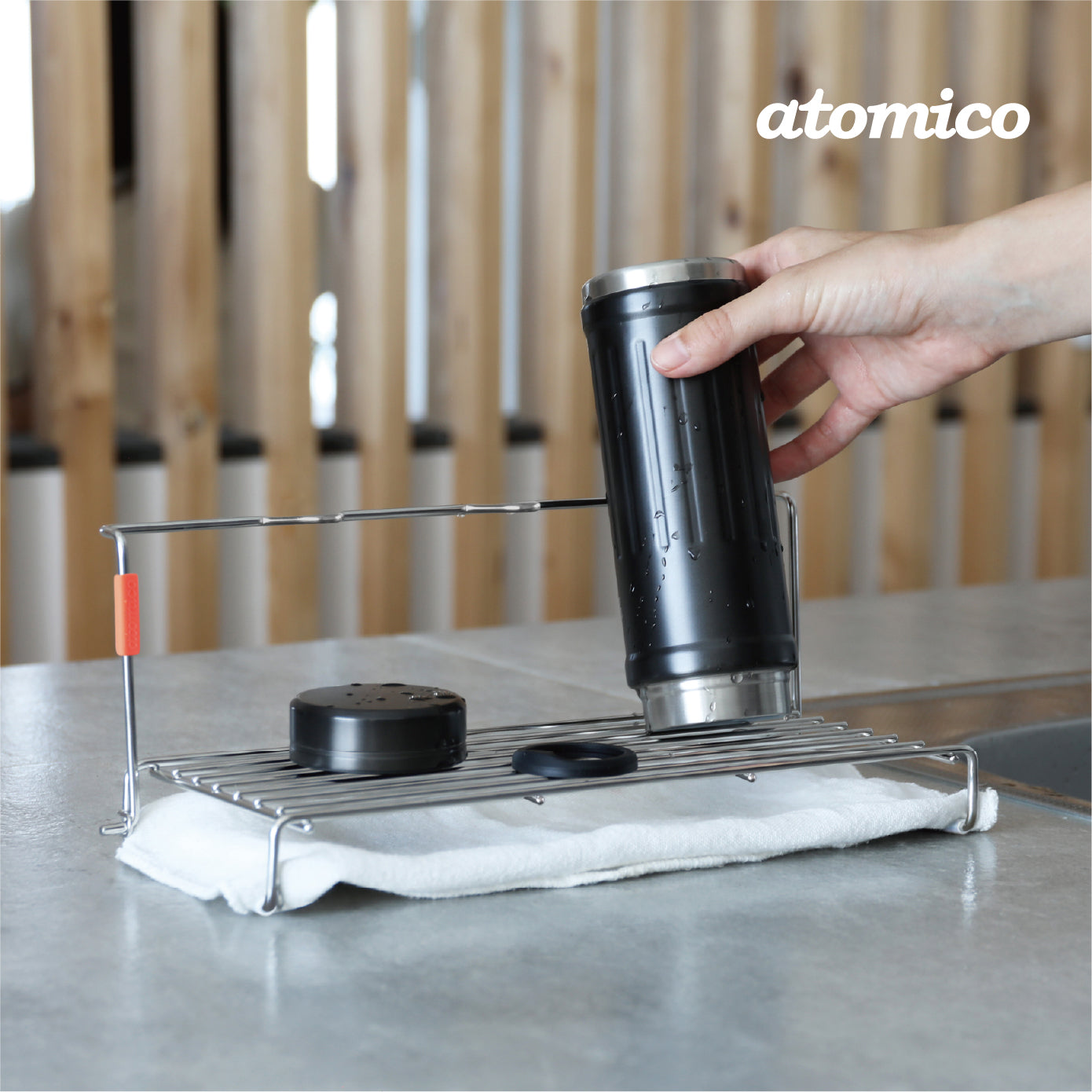 <span style="display:block; text-align:center;">atomico<br>ボトルスタンド</span>