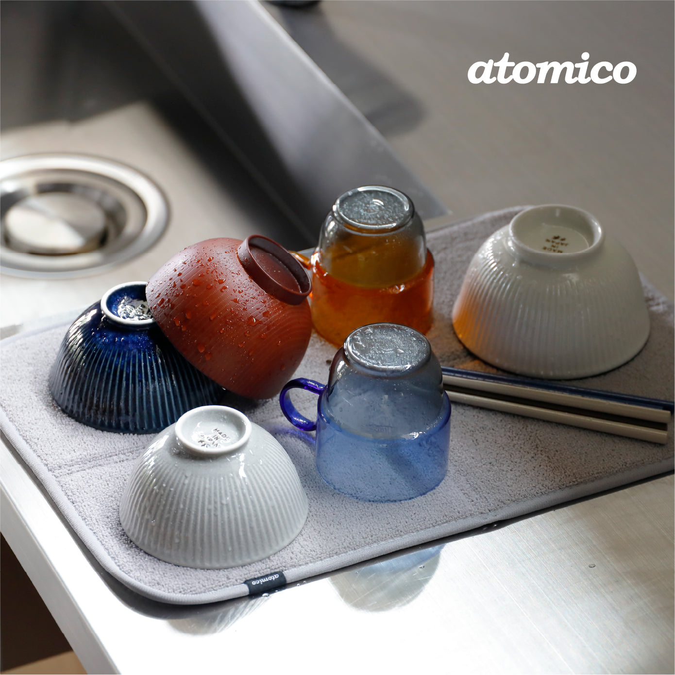 <span style="display:block; text-align:center;">atomico<br>畳んでしまえる吸水マット</span>