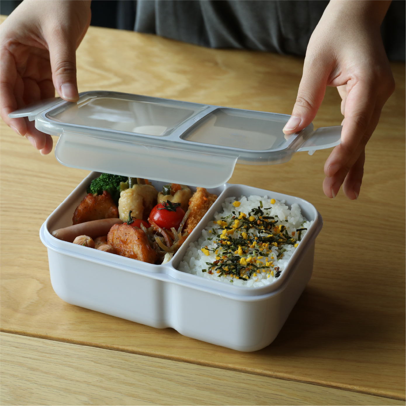 いつもよりしっかり食べたい日や、食べ盛りの学生に。軽さと丈夫さを兼ね備えた実用的な大容量弁当箱です。