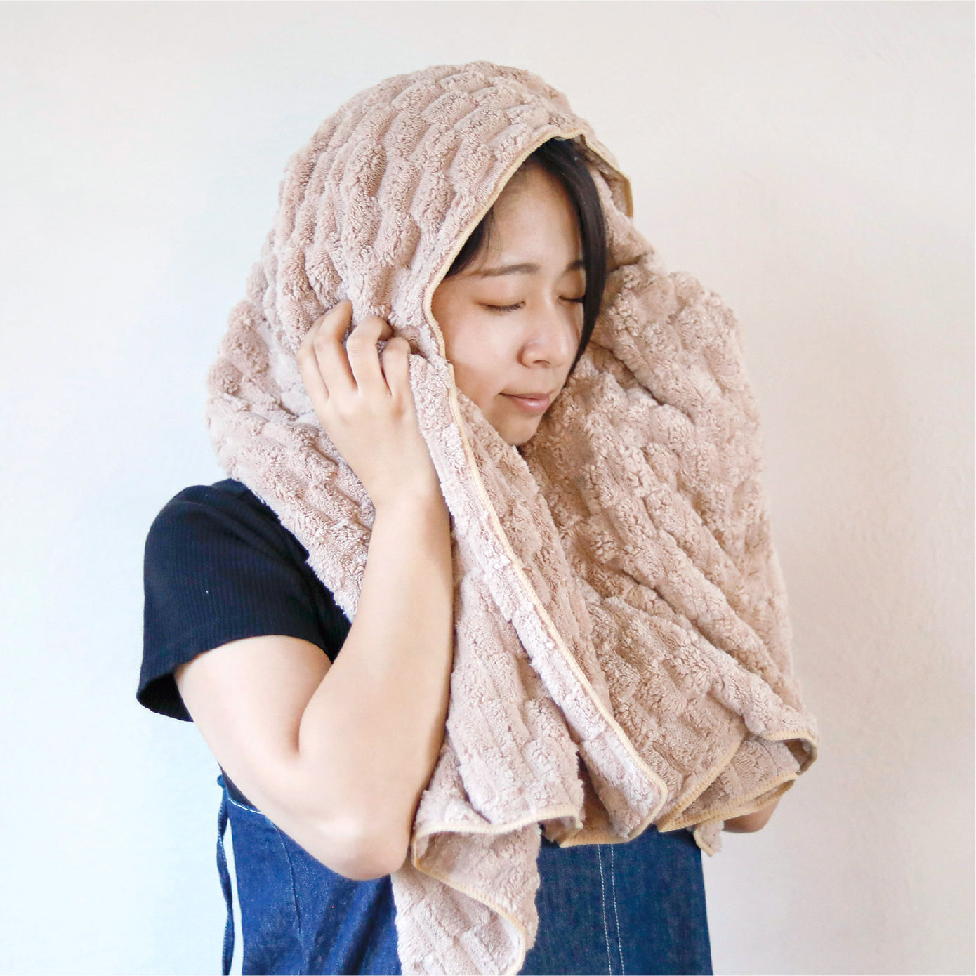 ふんわり軽いのに、驚くほどの吸水力!繊維と繊維の隙間でまるでスポンジのように吸水してくれます。
