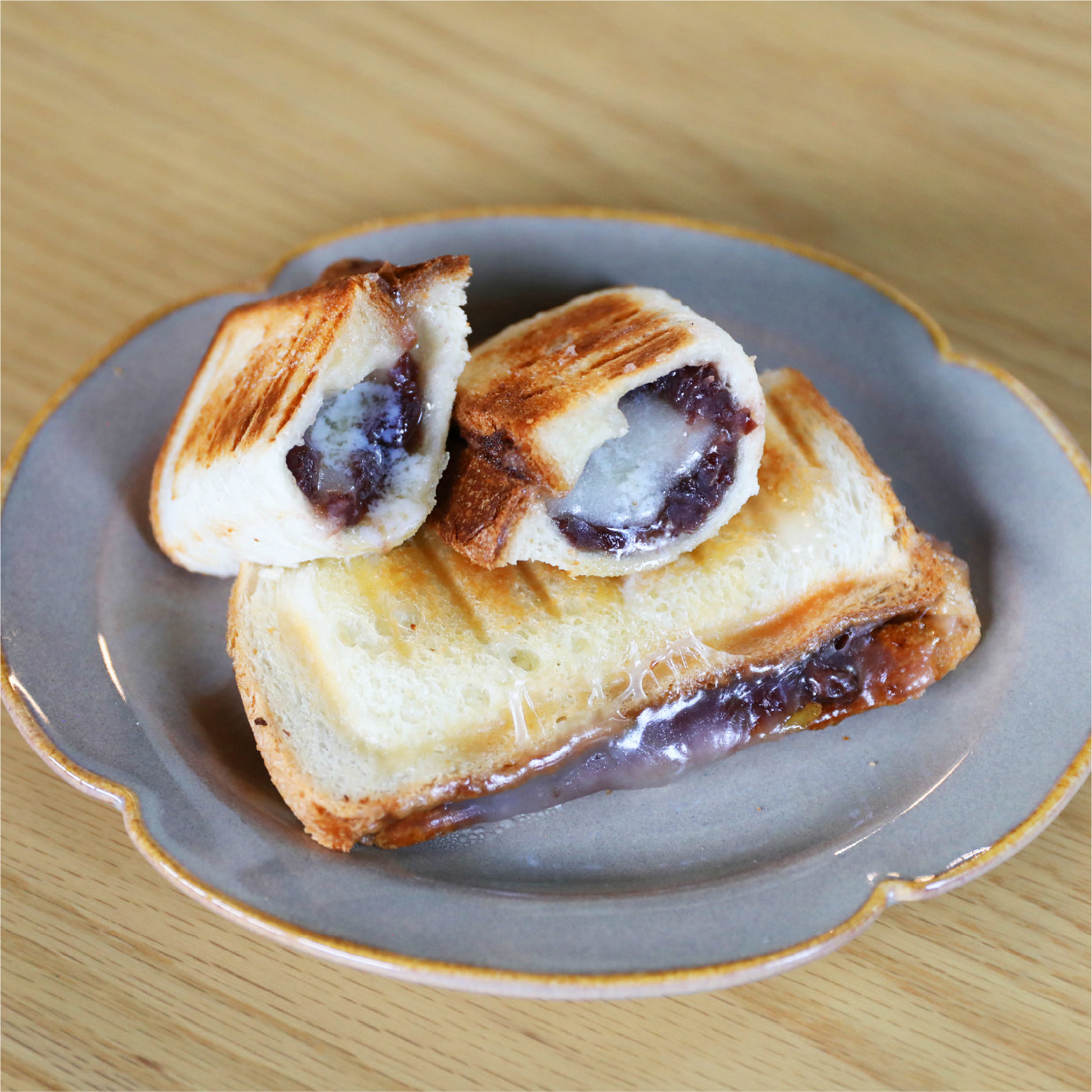 <span style="display:block; text-align:center;">レシピ例:スイーツ系の大福バターサンド</span>