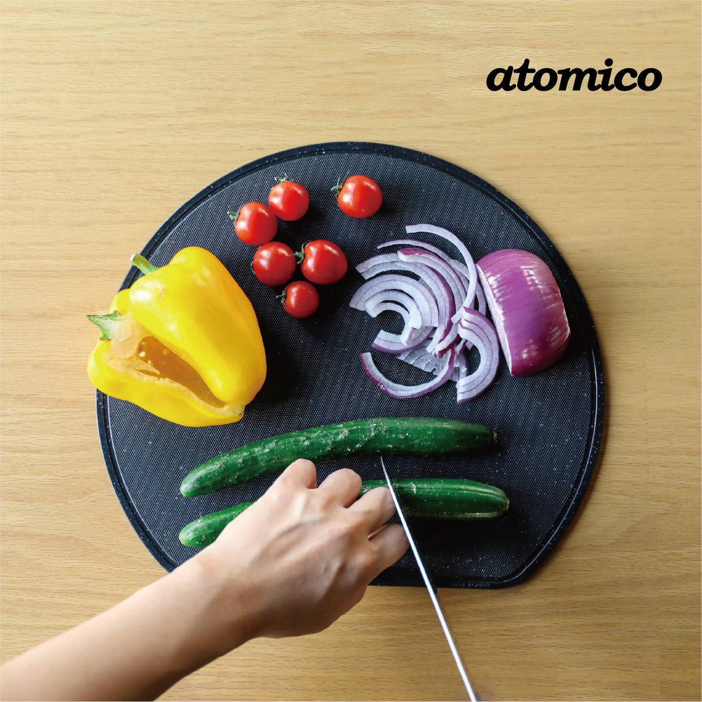 <span style="display:block; text-align:center;">
atomico<br>
  汚れが付きにくい半月まな板
</span>
