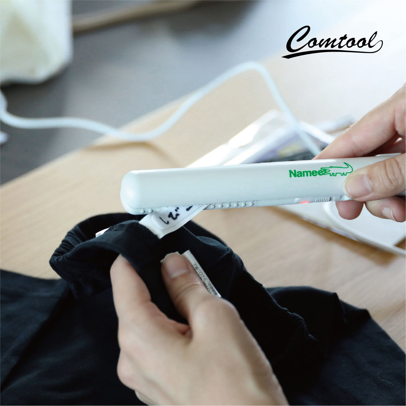 <span style="display:block; text-align:center;">
    Comtool<br>
アイロンネーム付けアイロン Nameet
</span>
