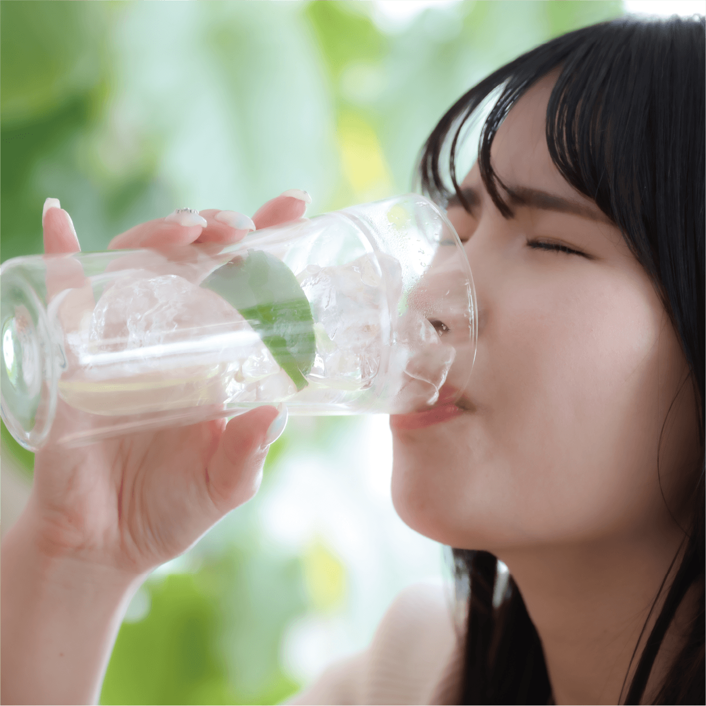 <span style="display:block; text-align:center;">喉越しを楽しめる広がりのある形状</span>