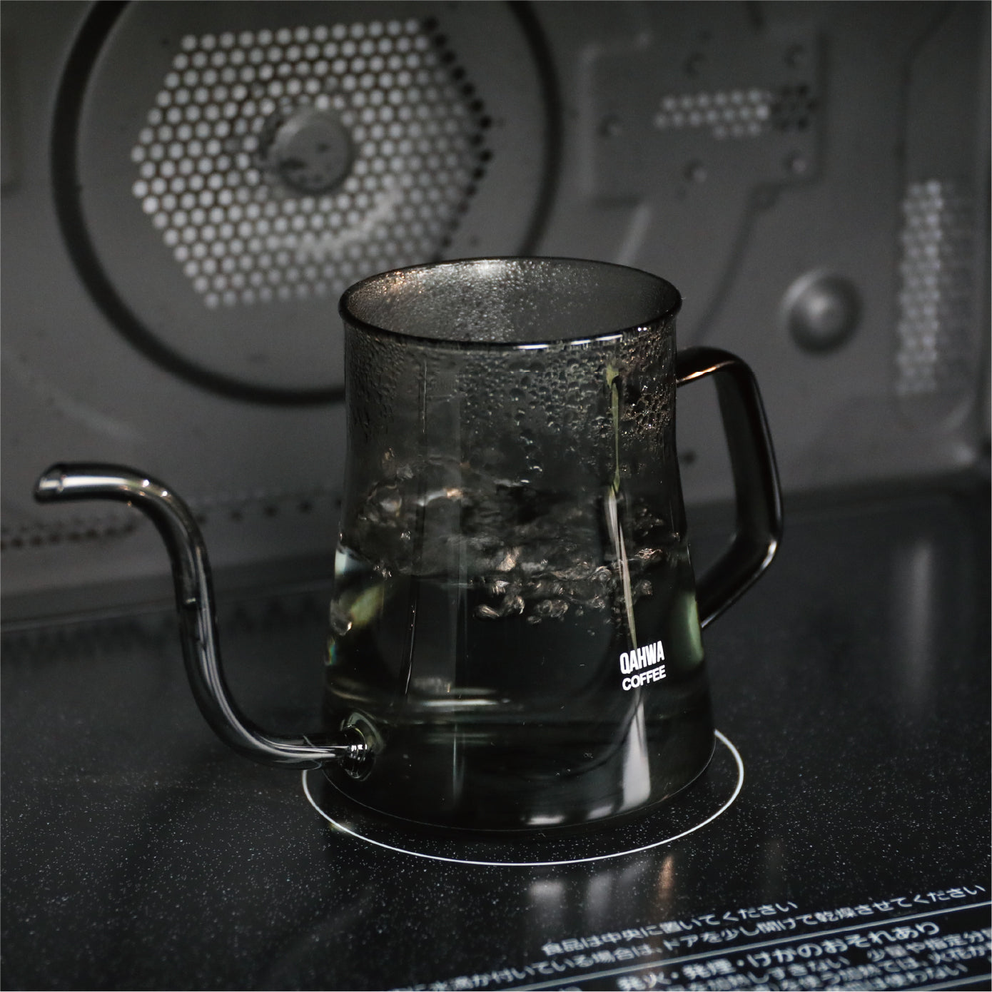 電子レンジでお湯を沸かせる、手軽さと安全性を兼ね備えた耐熱ガラス製のケトル。