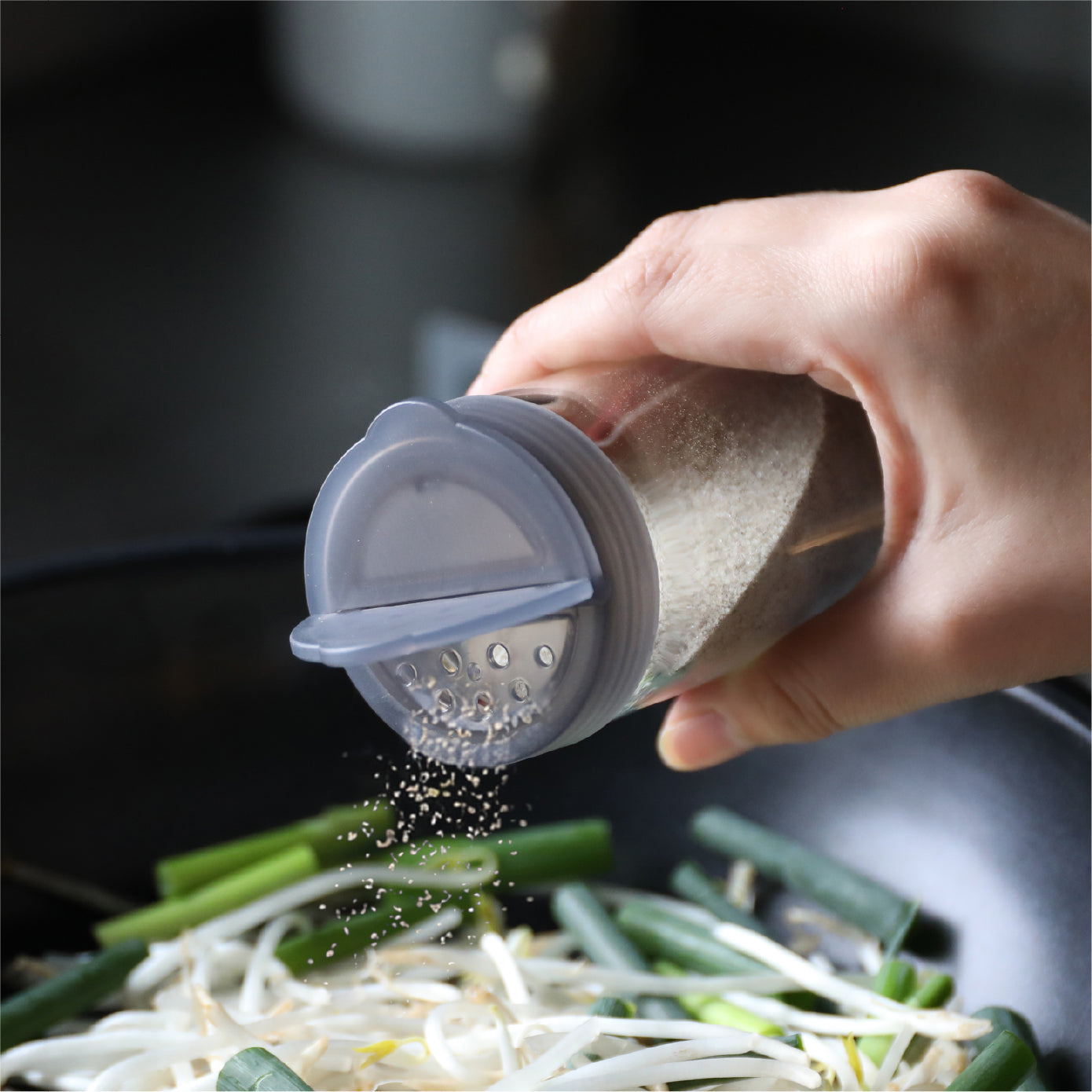 フタが自立するので
調味料がかけやすい