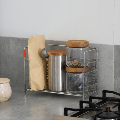 キッチン周りをもっと快適に、そしてスタイリッシュに整えたい方にぴったり。通気性も良く湿気の多いキッチンでも清潔に使えます。