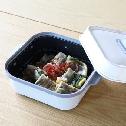 電子レンジ調理で本格的な鍋料理が楽しめる深型タイプ。具材と調味料を入れて電子レンジにかけるだけ、煮込み料理や鍋料理が簡単に完成。