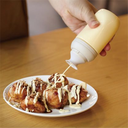 押しながら出る量をコントロール出来るので味付けの調節がしやすい