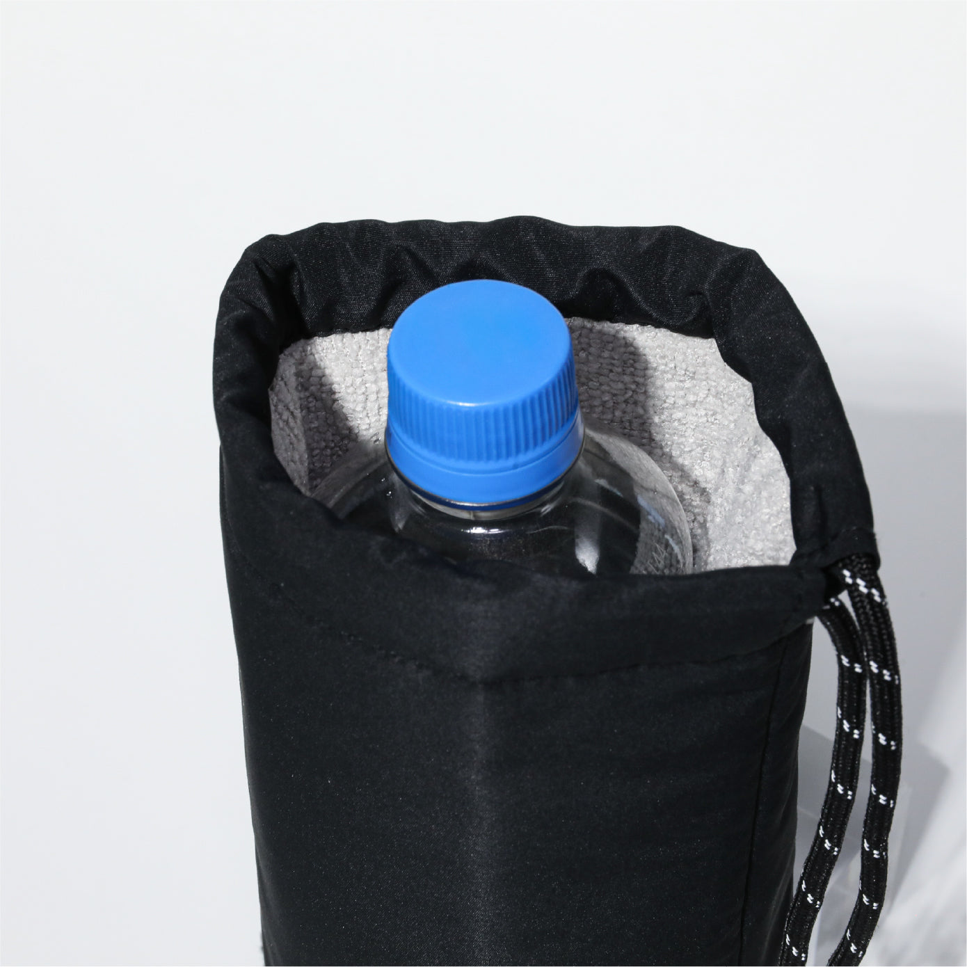 <span style="display:block; text-align:center;">
マイクロファーバーで水滴も吸水
</span>