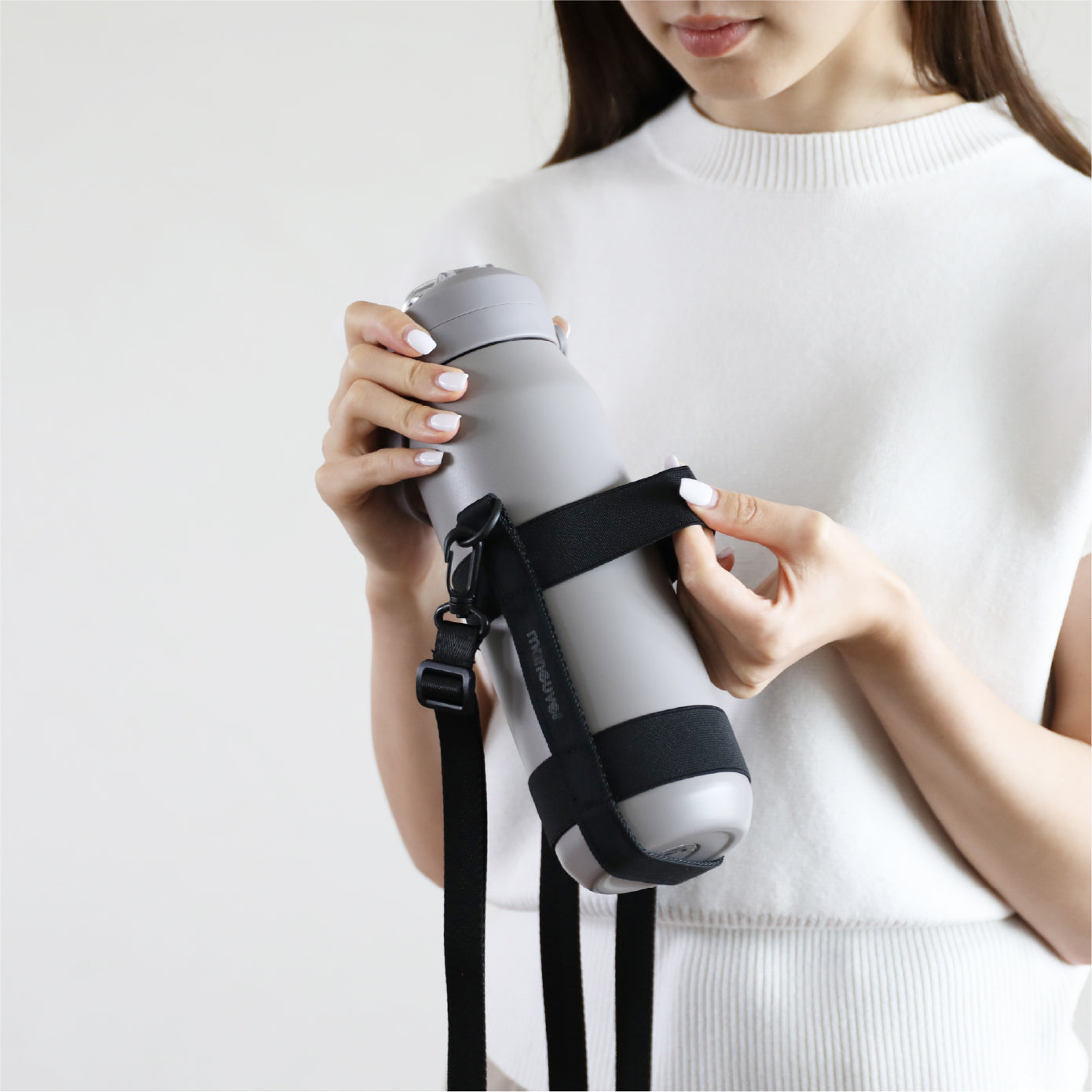 本体のベルトがゴムなので伸縮し色々なサイズのボトルに使用できます。