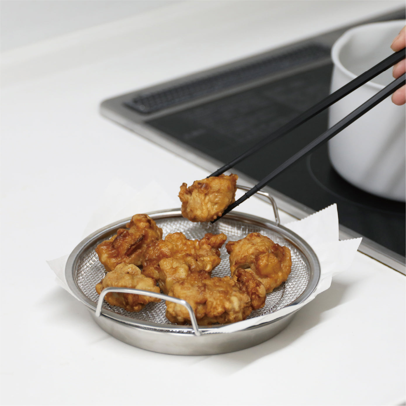 揚げ物の油切りと受け皿として使え、後片付けも簡単です。