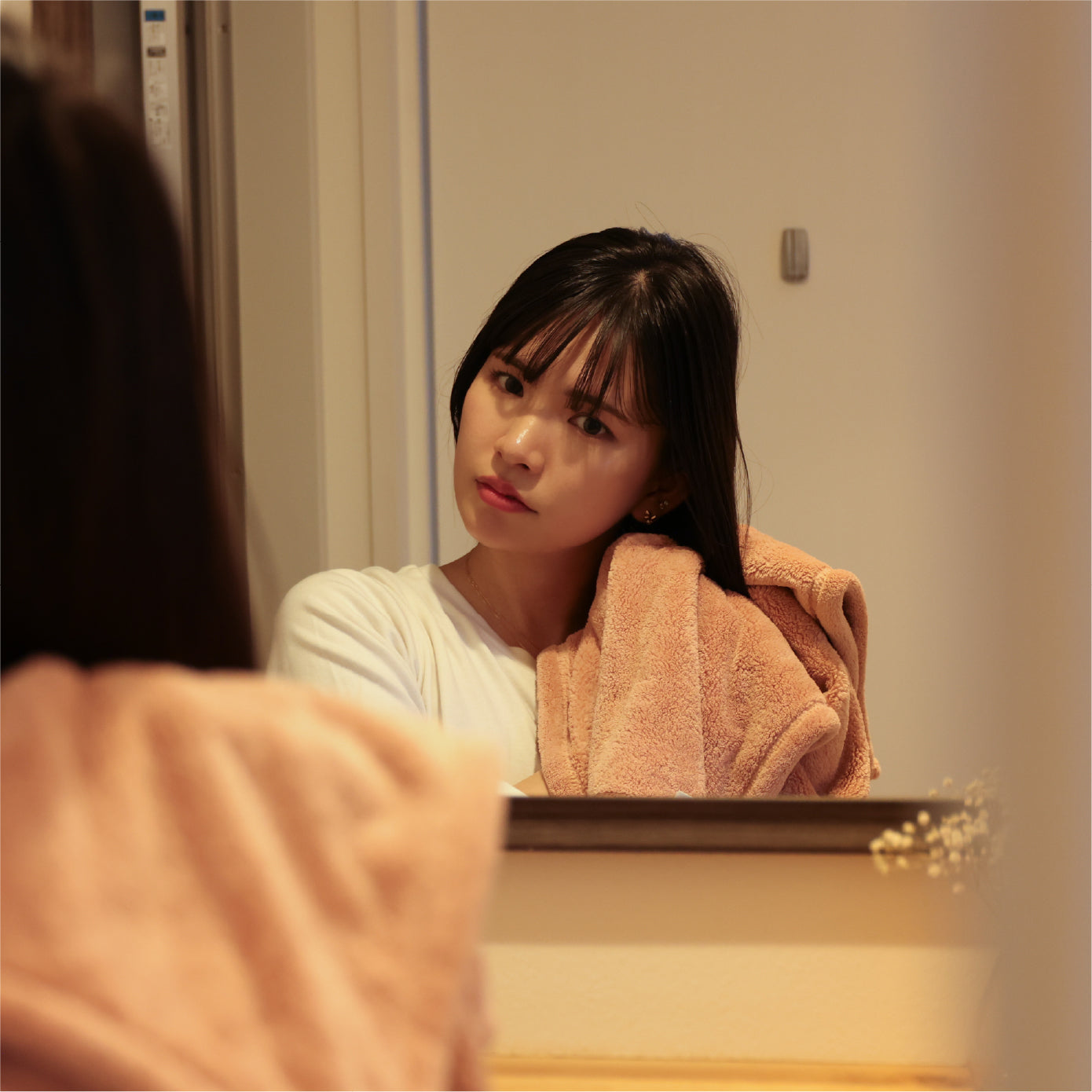 そっと当てるだけでしっかり拭き取れるので、摩擦によるダメージを抑えながら、
髪をやさしく労わります。