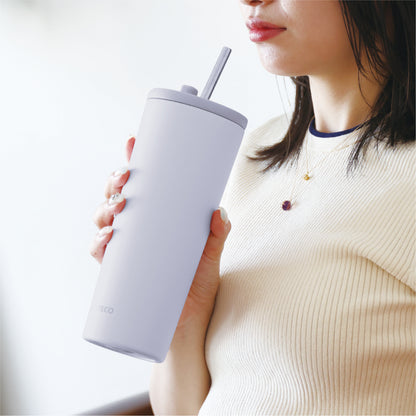完全密閉のストロータイプタンブラーだからデスクワークから外出先と幅広く使える。