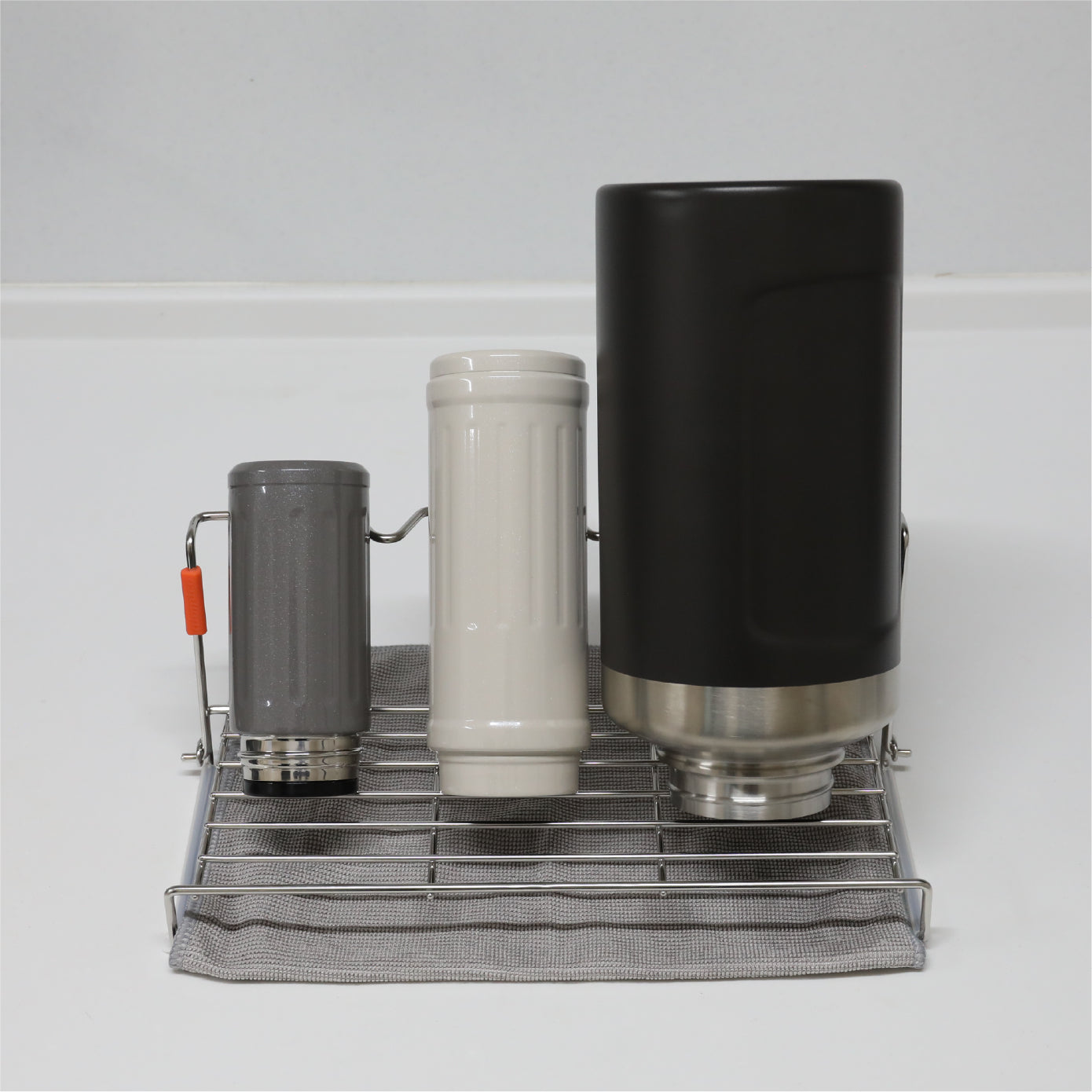 2箇所の突起が付いているので、ボトルをしっかりと支えてくれます。