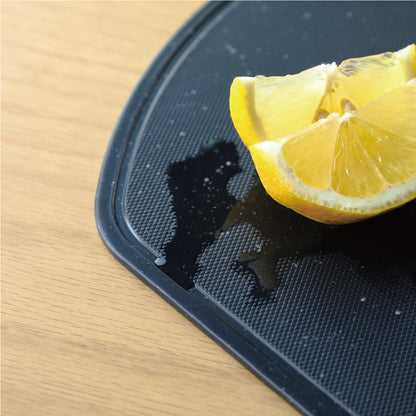 フチ溝面は溝があることでちょっとした水漏れを防いでくれる。