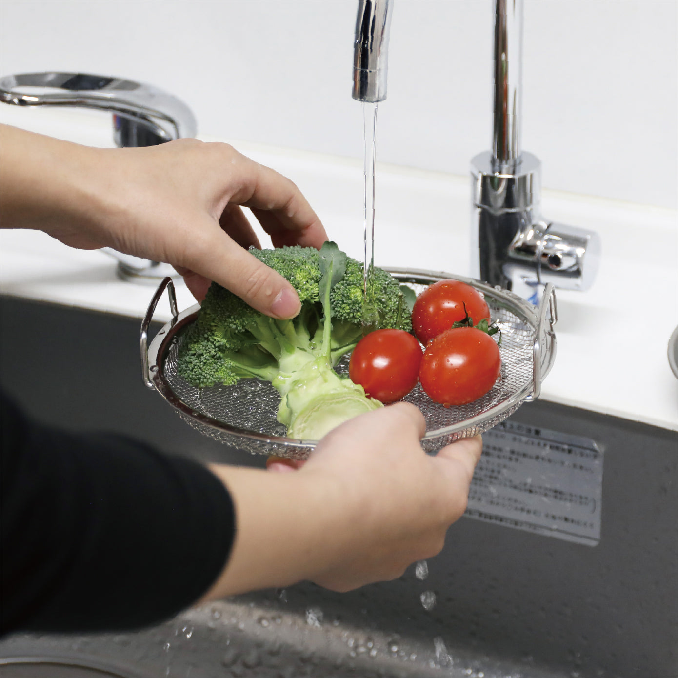 洗った食材の水切りから一時置きまで、セット使いでスムーズに行えます。