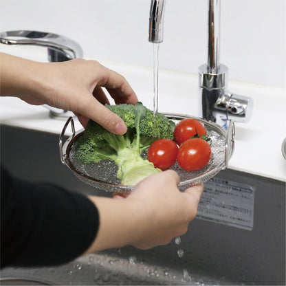 洗った食材の水切りから一時置きまで、セット使いでスムーズに行えます。