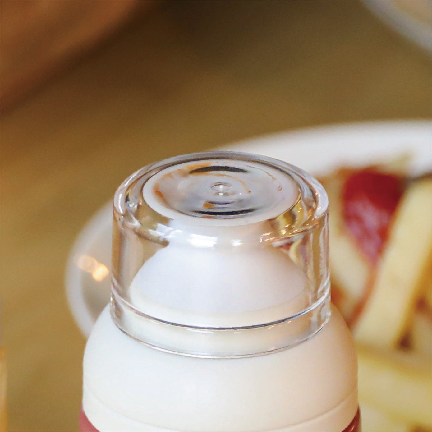 フタと注ぎ口がぴったりと付くので調味料が漏れにくい