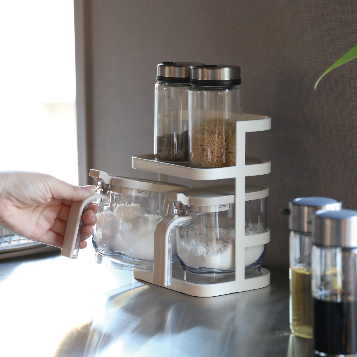 つかみやすいハンドル付き