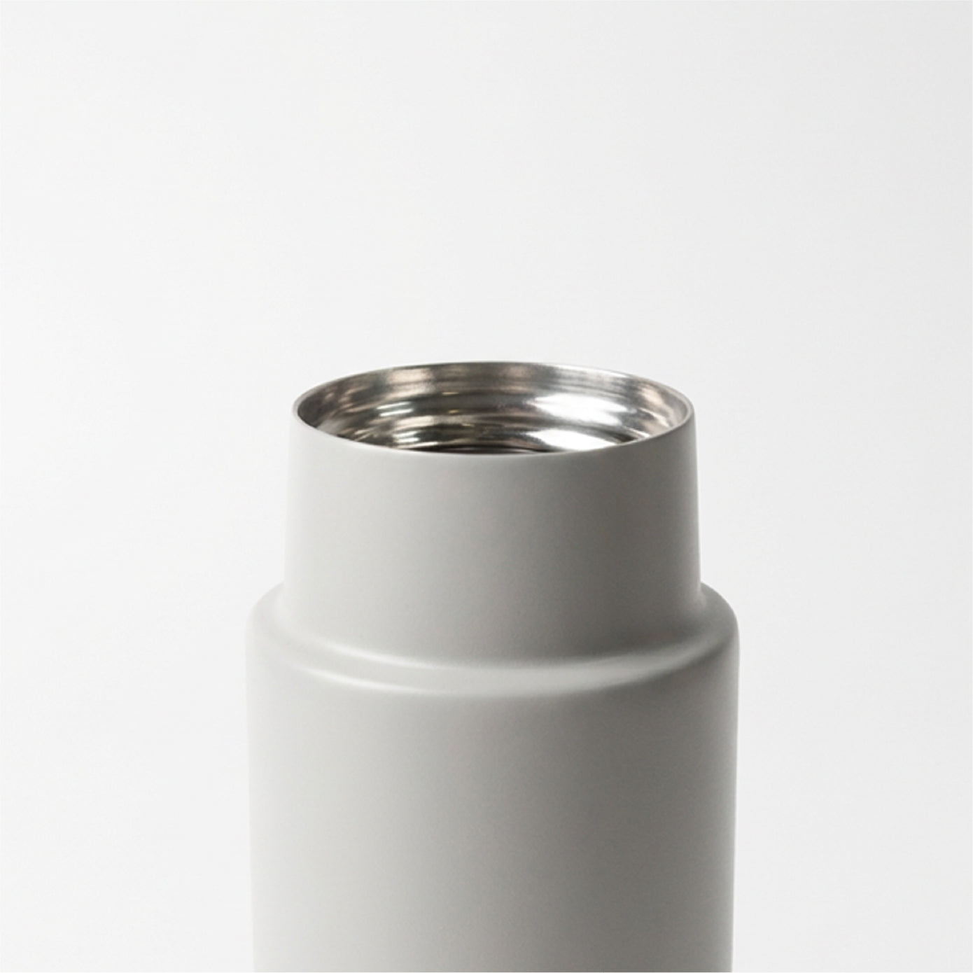 飲み口部まで塗装しているので、金属臭が軽減されます。コーヒーやジュースなどをおいしく楽しむことが出来ます。