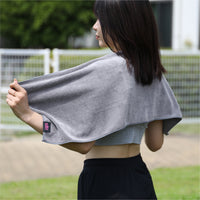 薄手なので、広げて肩に掛けても軽やかに過ごせます。汗取りだけでなく冷え対策にもぴったりです。