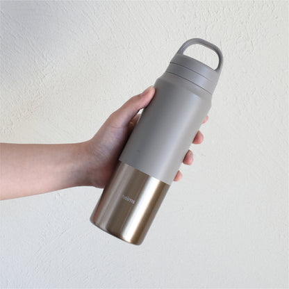 本体がスリムなので、カバンやドリンクホルダーに入れて使いやすい。