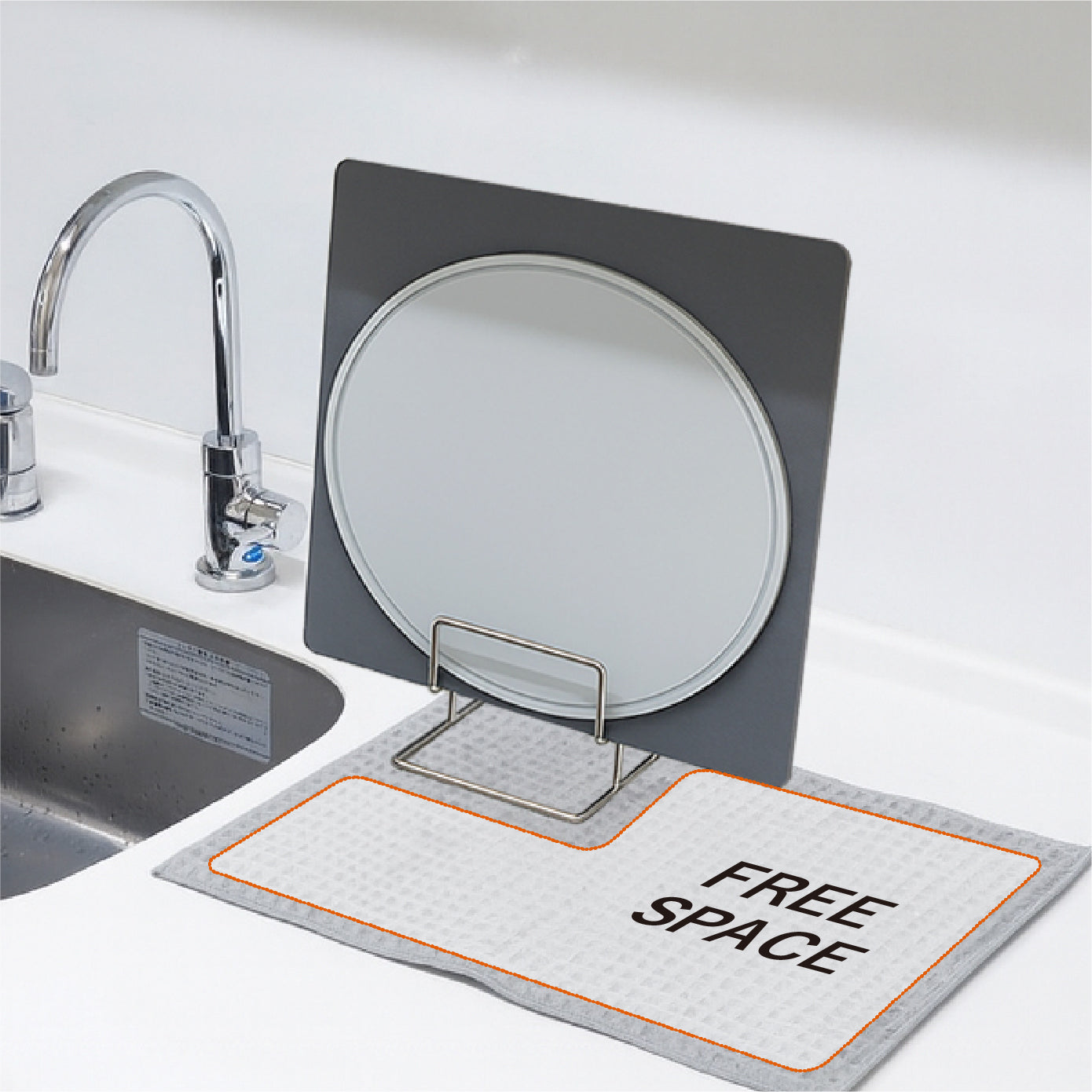 洗い終わった後のまな板を立てて置くことで、お皿やコップなどの他の洗い物を置くスペースを確保出来ます