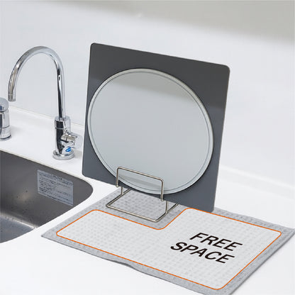 洗い終わった後のまな板を立てて置くことで、お皿やコップなどの他の洗い物を置くスペースを確保出来ます