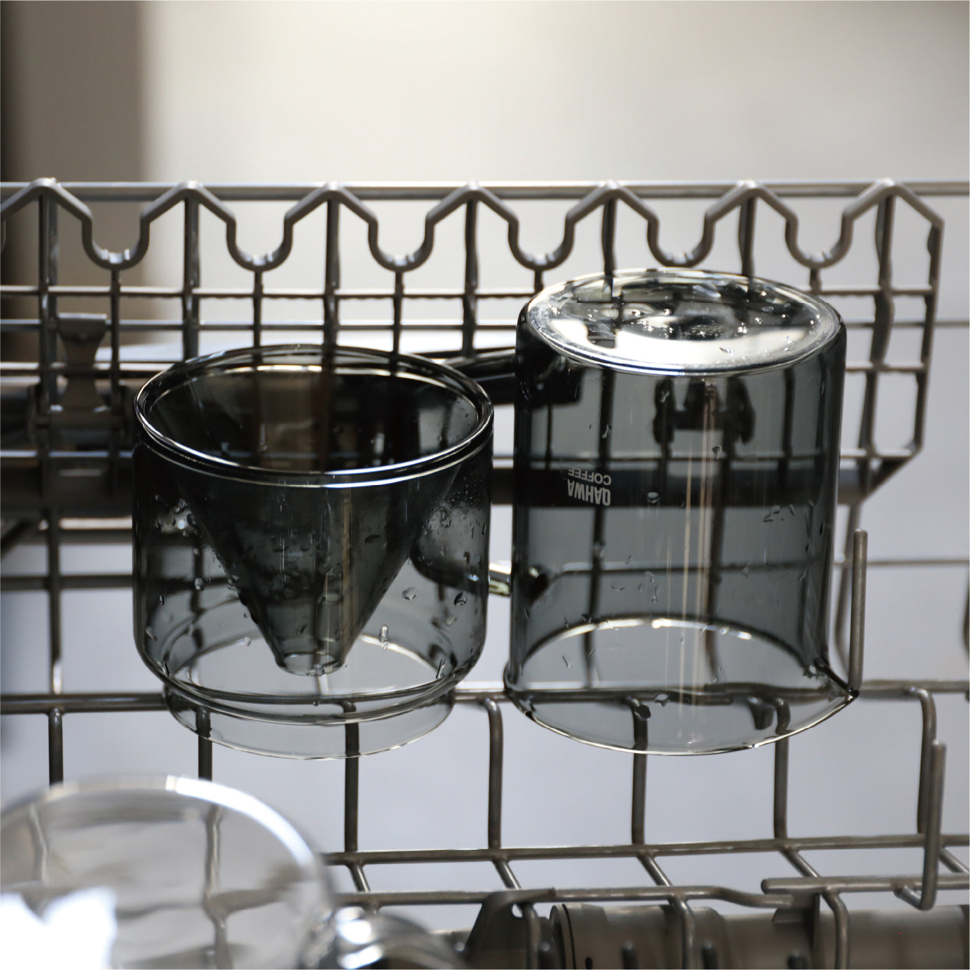 使用後はそのまま入れて洗えるため、後片付けも手間いらず。臭いや色が残りにくく、いつでも清潔に保てるのも大きな利点です。