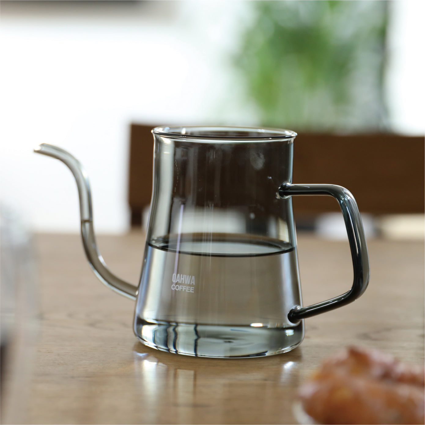 透明なガラスを通して湯が沸き立つ様子や、ドリップ時のお湯の流れを楽しめる視覚的な美しさが魅力です。