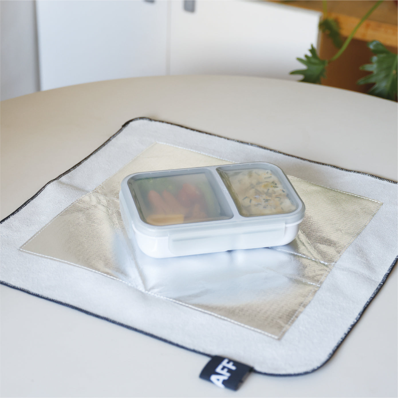 お弁当やペットボトルなど、長時間冷たいまま保つことが出来ます。