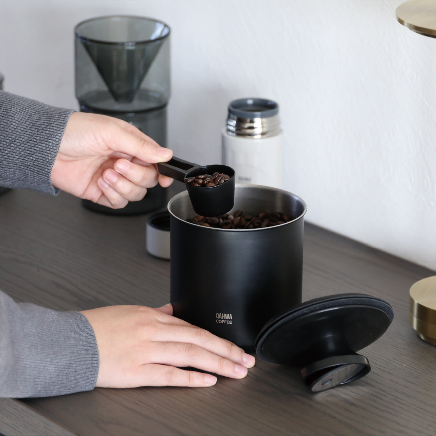 開口部が広いのでコーヒー豆をすくいやすい