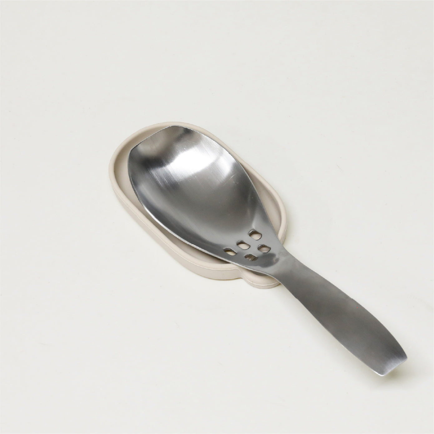 菜箸・スプーン・泡立て器など様々なキッチンツールに対応しています。
