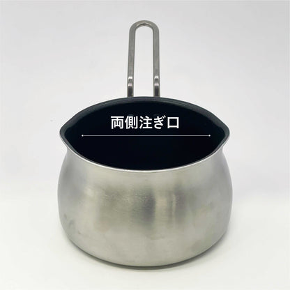 注ぎ口の向きやハンドルの持ち方を気にすることなく、左右どちらからでも注ぐことが可能。