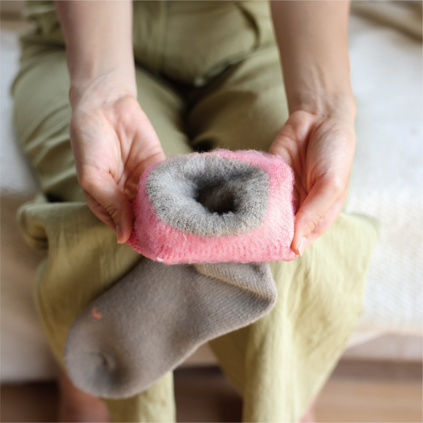つま先から履き口まで裏起毛なので、冷えやすい足元を温め、寒い季節の強い味方となります