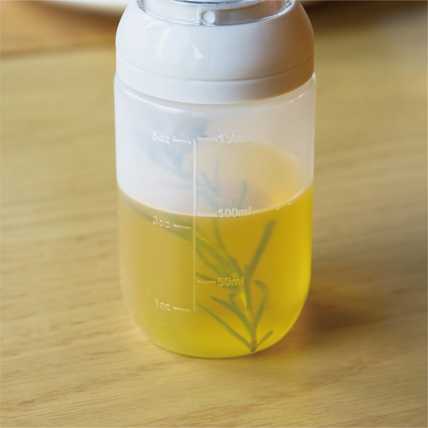 目盛りを見ながら油の量を調節して使える