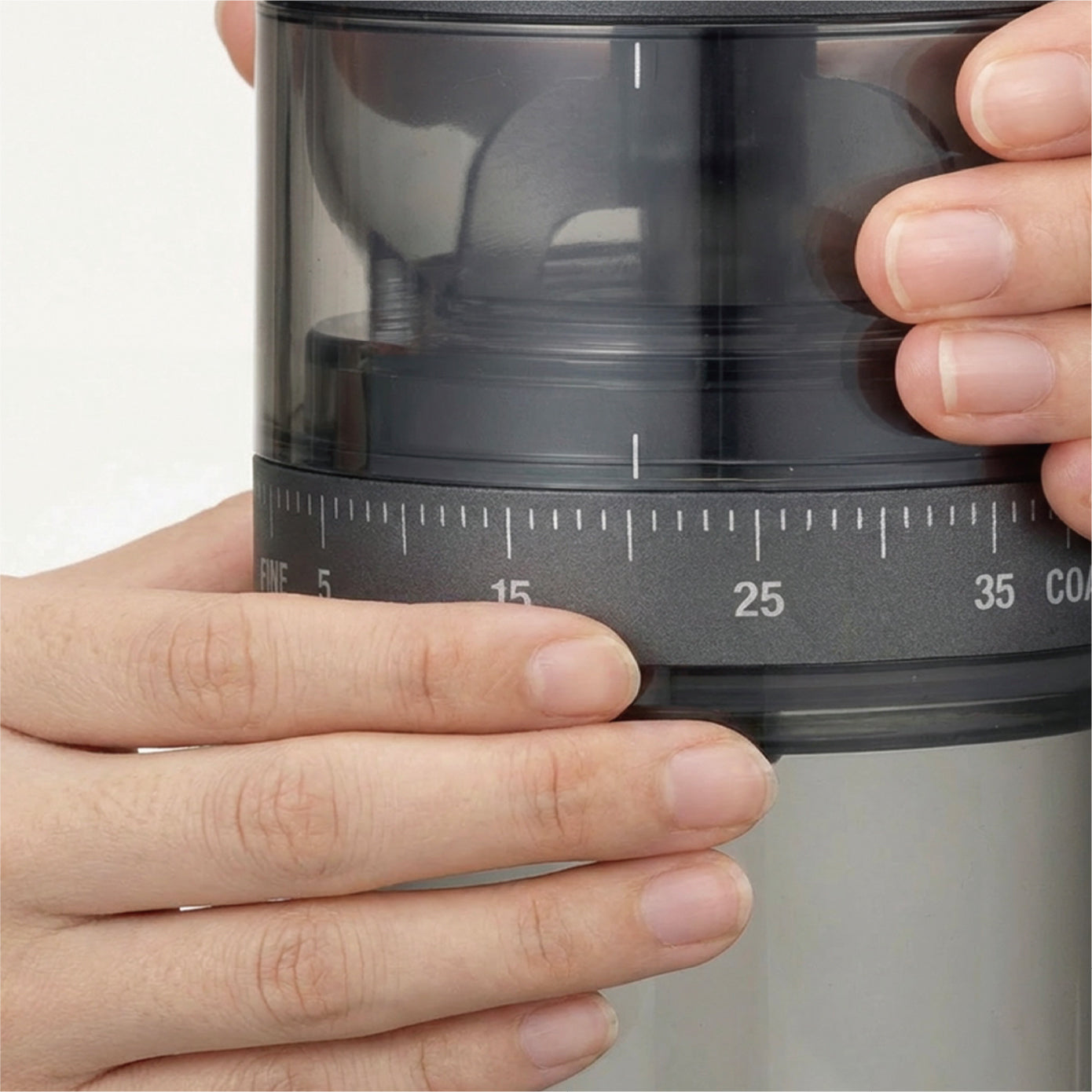 刃に触れずに粒度調整出来る粒度調節ダイヤル