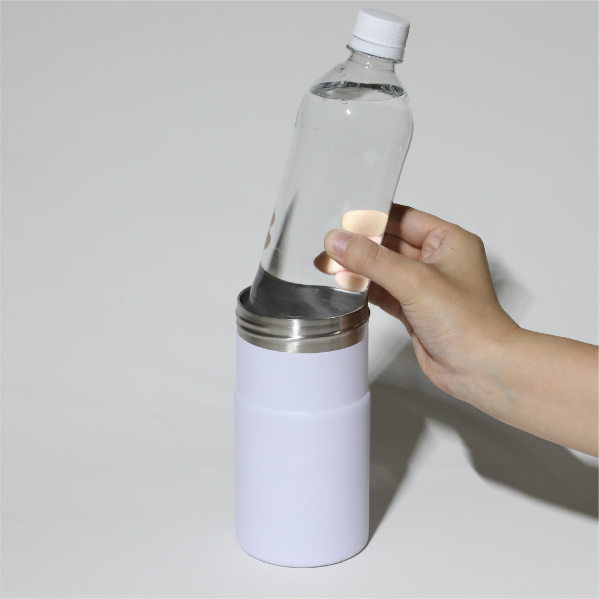 デスクワークでも、水滴で机を濡らしてしまう心配もなく、安心してご使用頂けます。
