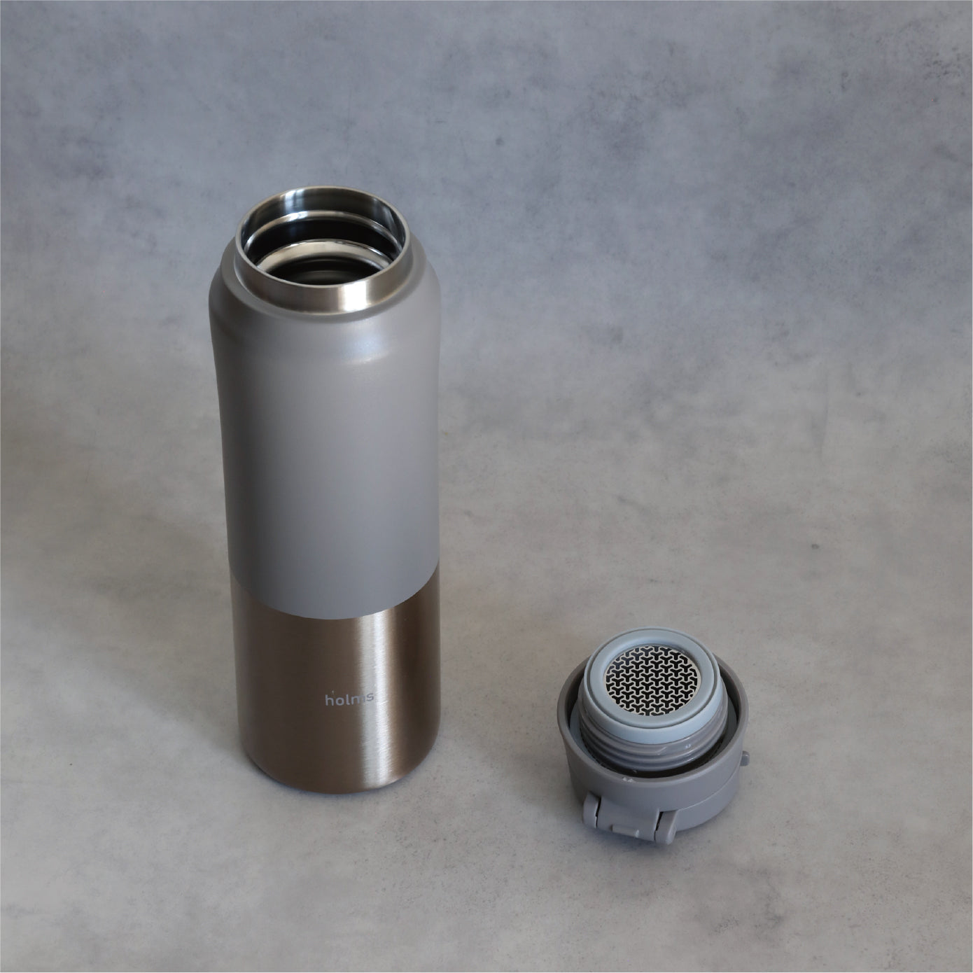 フタユニットの内部には、飲料を飲むときに氷をブロックするステンレス製のフィルター付き。