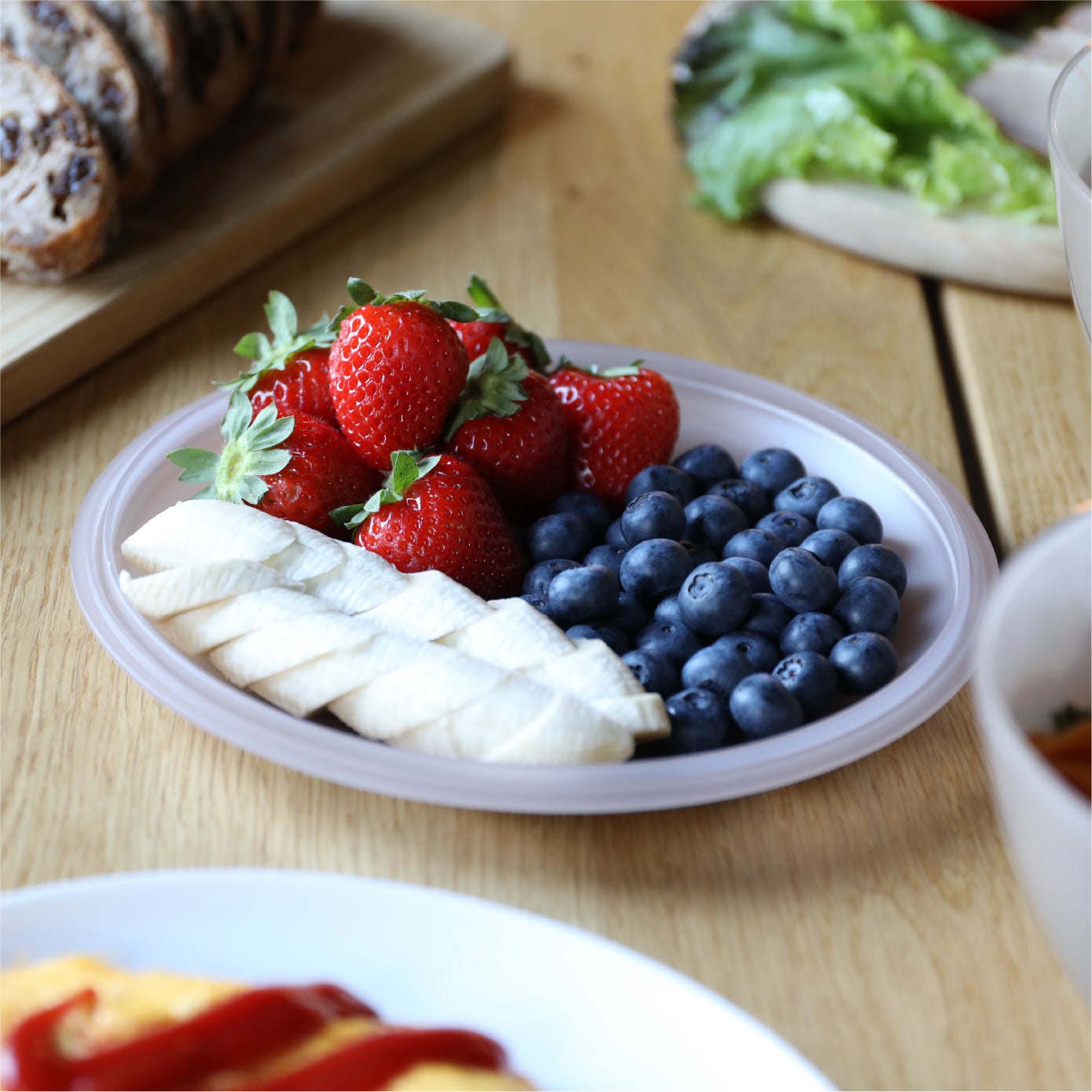 フタとして使えるだけでなく、食卓や調理時のお皿としても使える。