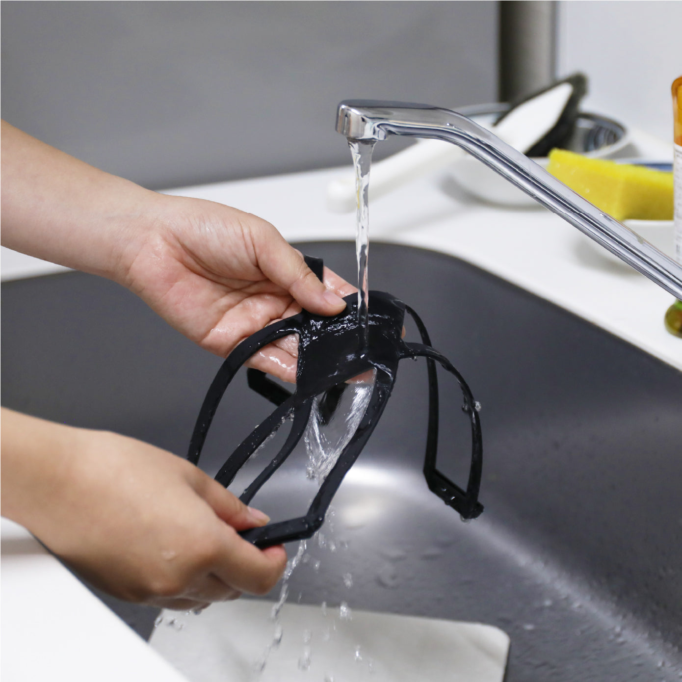 バンドは脱着式なので、外して洗えてお手入れも簡単。