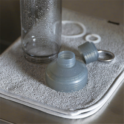 フタユニットと飲み口ユニットは取り外しが出来るので、毎日のお手入れも楽々。底の方も洗いやすく衛生的です。