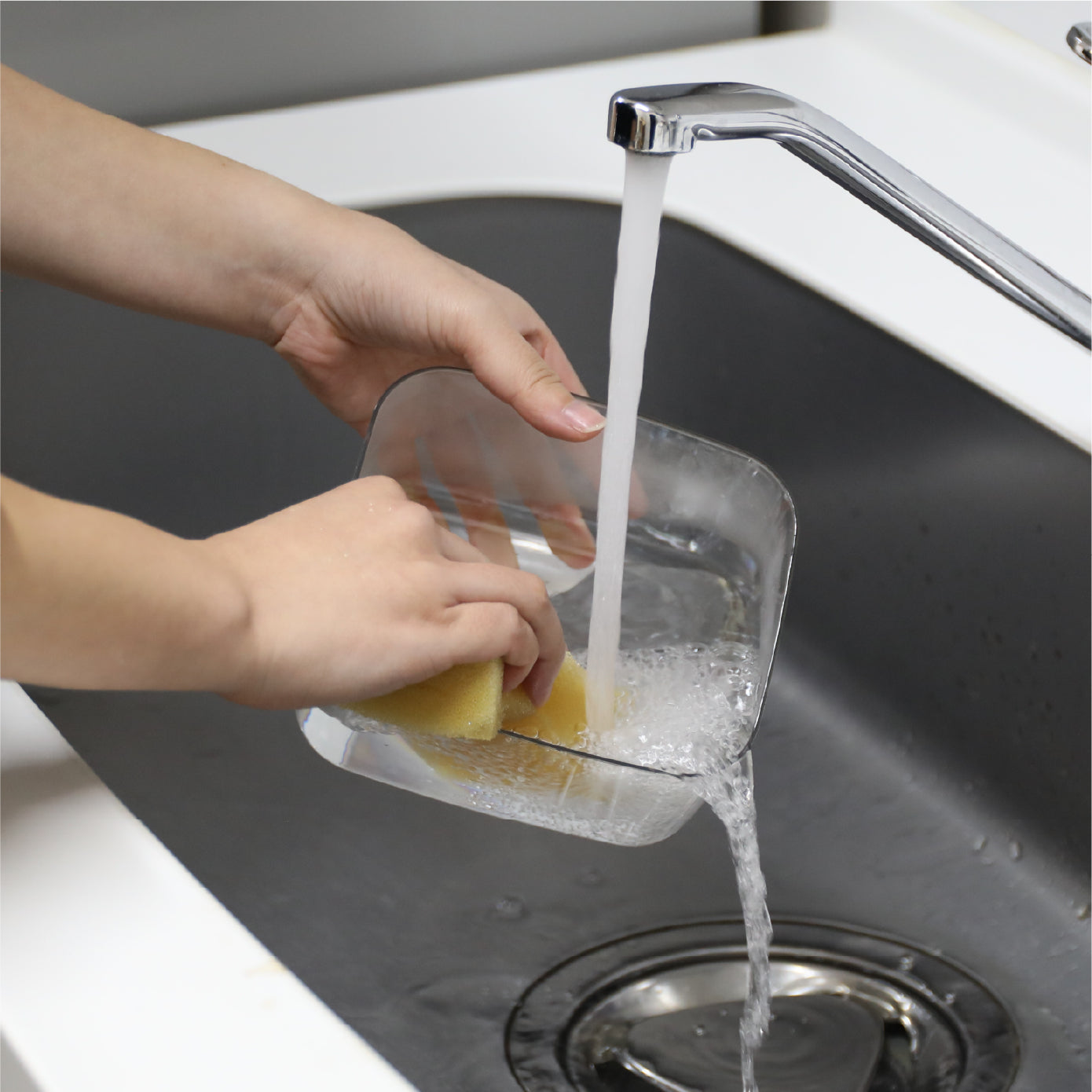 広口形状なので、洗いやすくお手入れも簡単