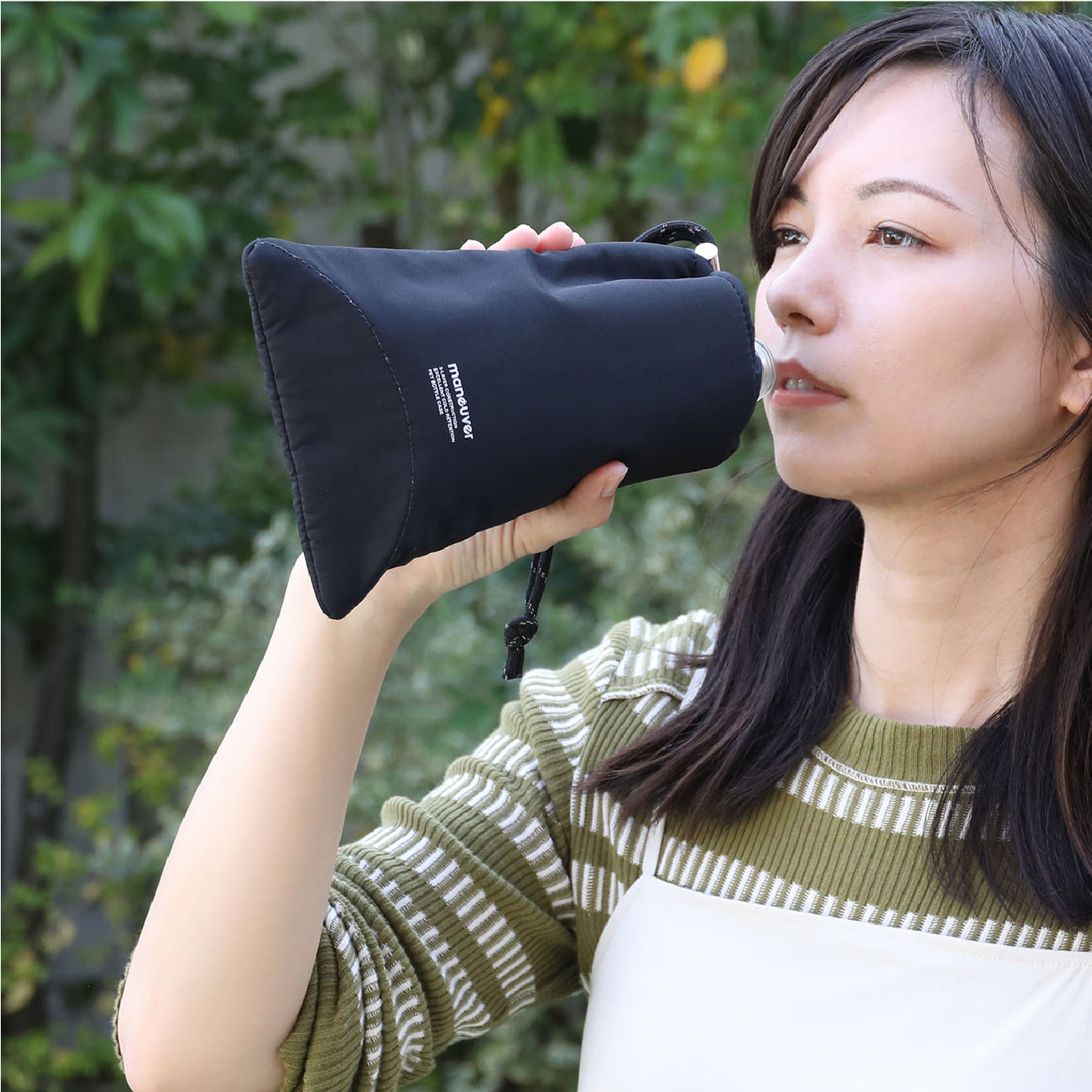 外気の熱を遮ることで、冷たい飲み物の温度を長時間キープ