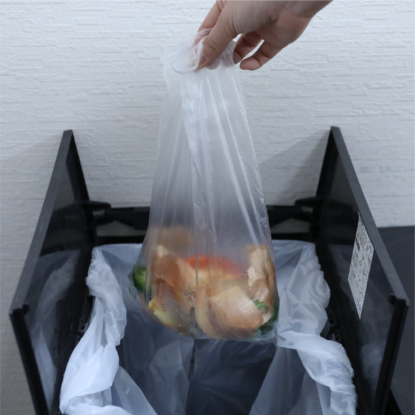 水分をしっかり切ったあと、そのまま袋ごと捨てられるので、ゴミに触れることなく衛生的。