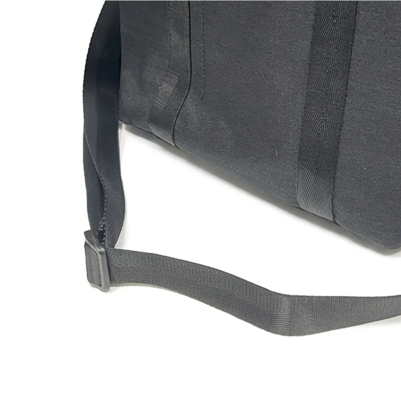 <span style="display:block; text-align:center;">
ショルダー部分は長さ調節可能
</span>