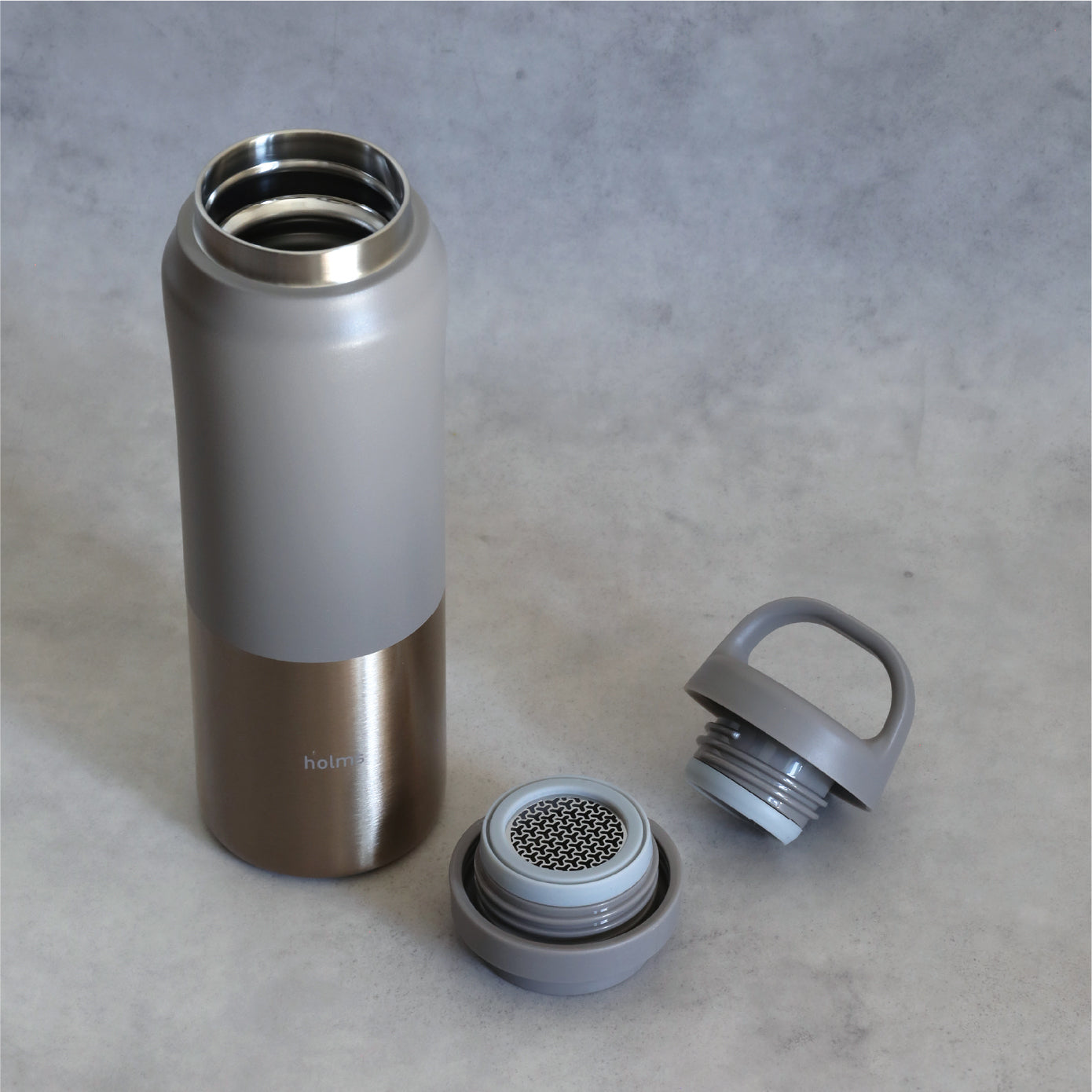 飲み口ユニットの内部には、飲料を飲むときに氷をブロックするステンレス製のフィルター付き。