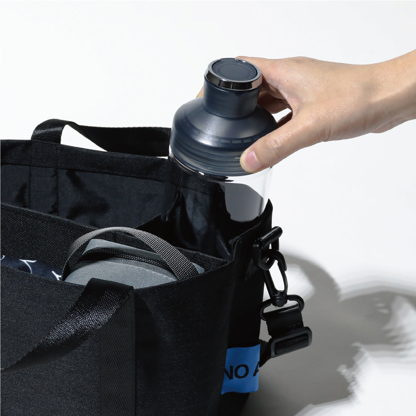 <span style="display:block; text-align:center;">
自立するから出し入れがしやすい
</span>